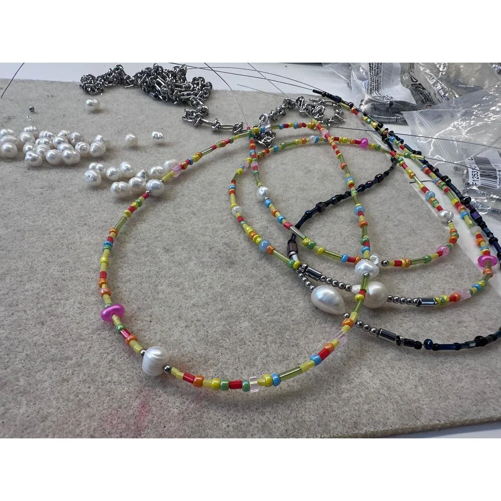 17” Y2K Hematite Necklace Iridescent Glass Beads White Rice Pearl Center